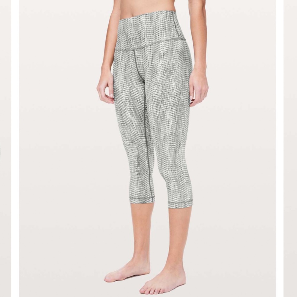 Lululemon Wunder Under Crop (High-Rise) Full-On Luon 21" Size 6